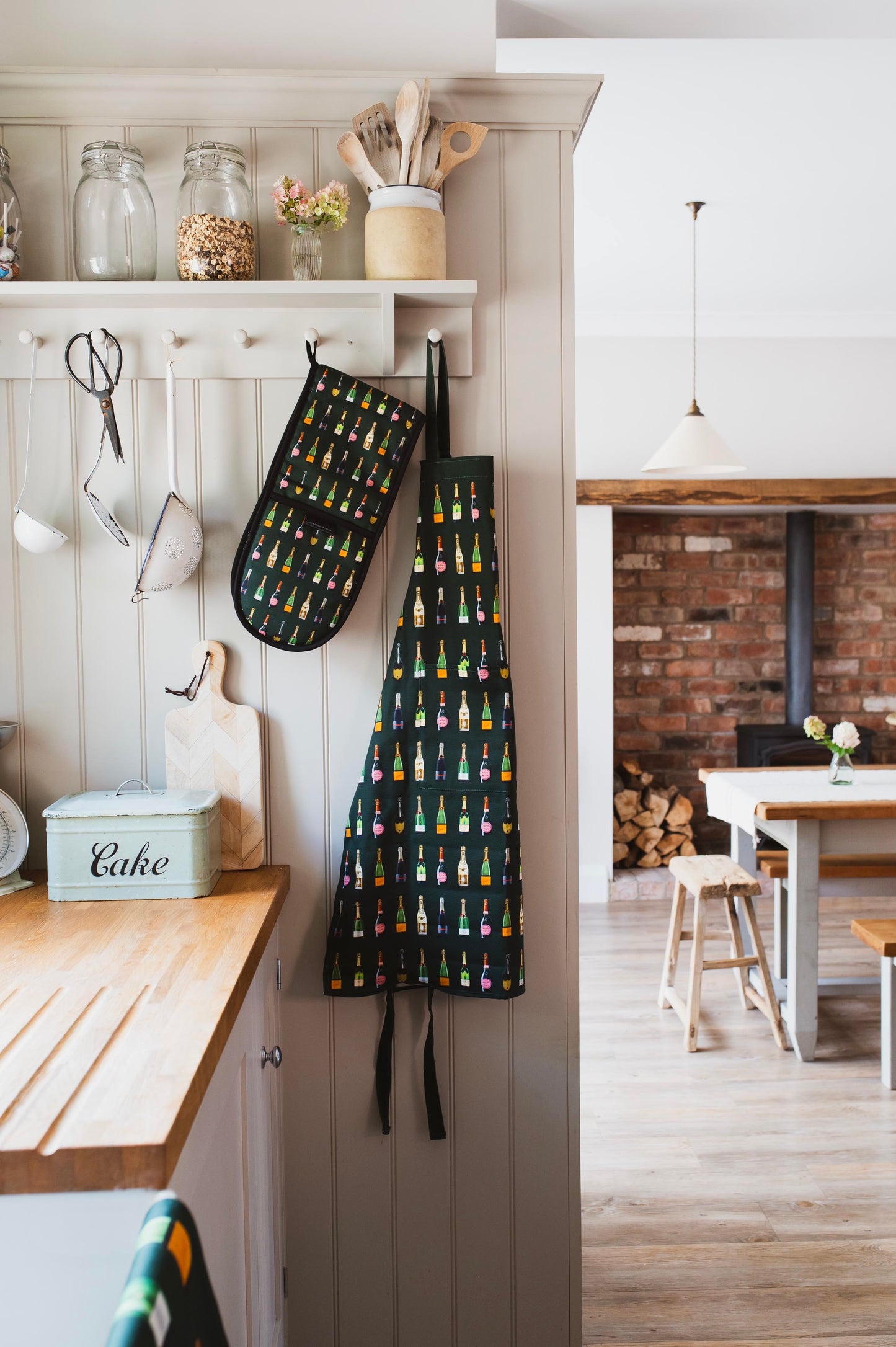Champagne & Fizz Apron
