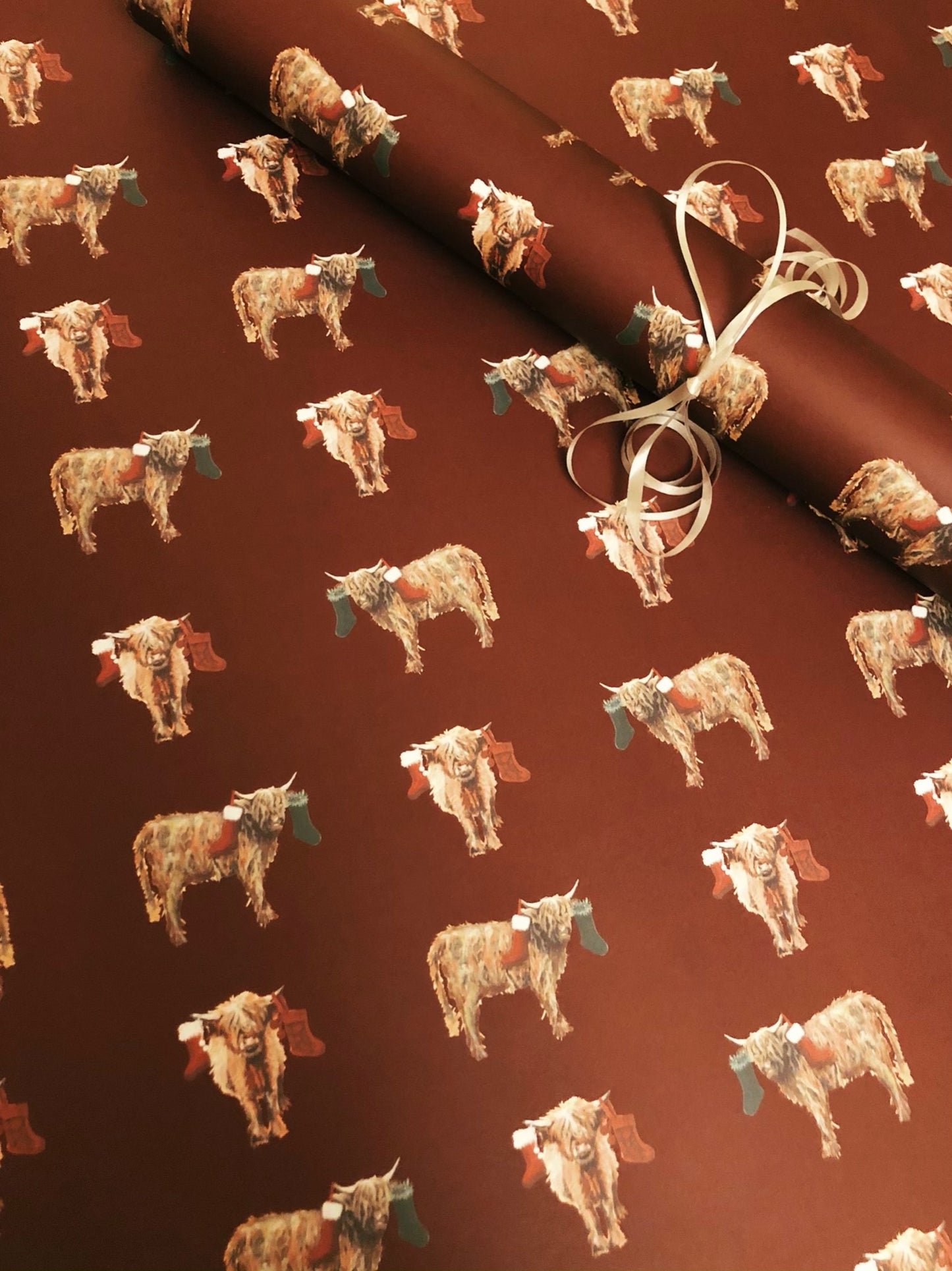 wrapping paper gift wrap presents  Highland Cows Santa Sakcs